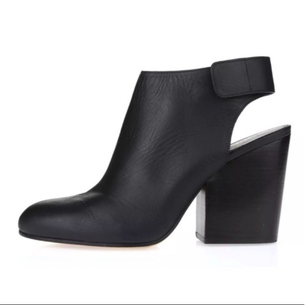 VINCE Ingrid shoe Open back And Velcro Size 8.5